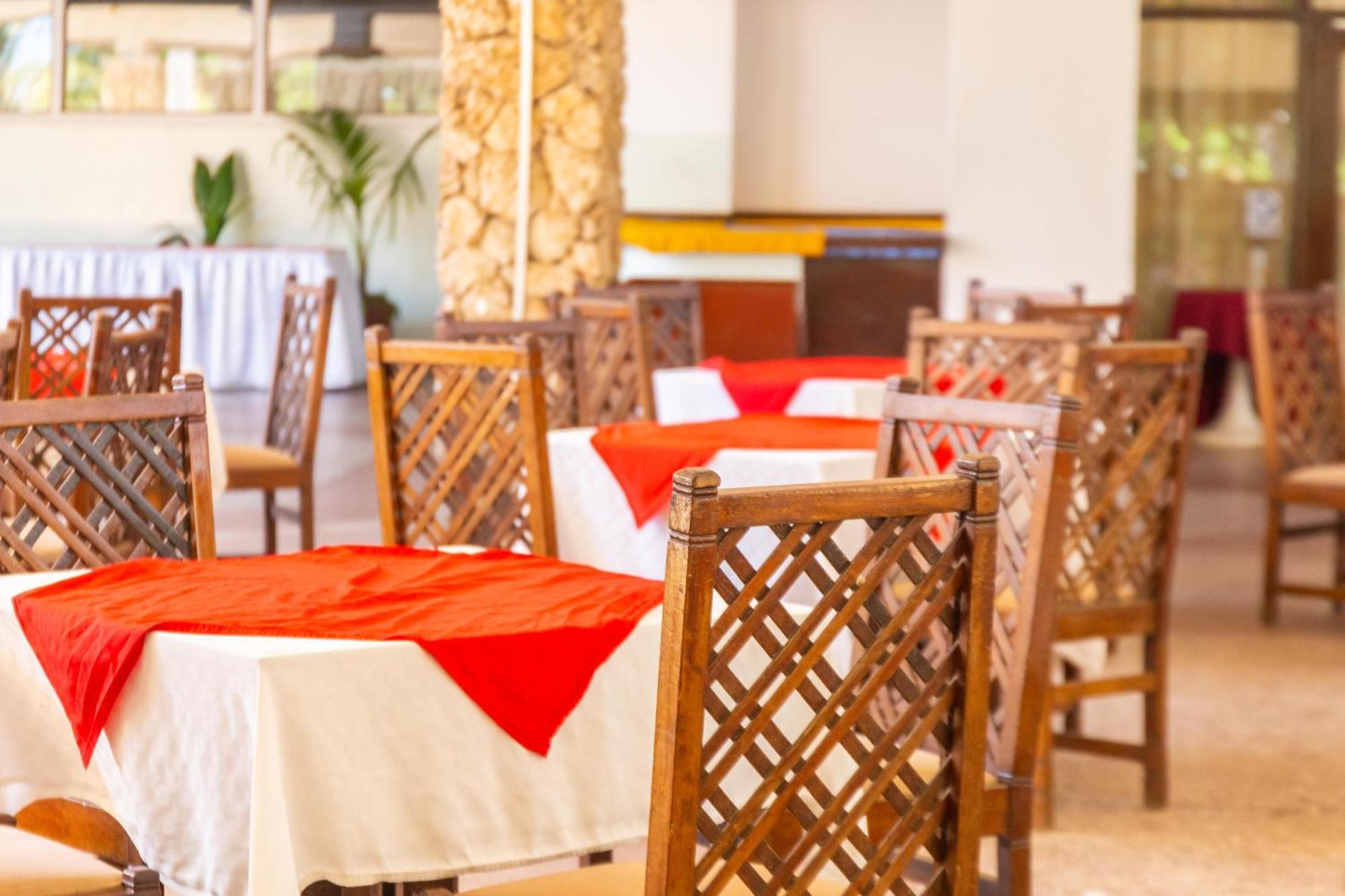 Mombasa Beach Hotel エクステリア 写真